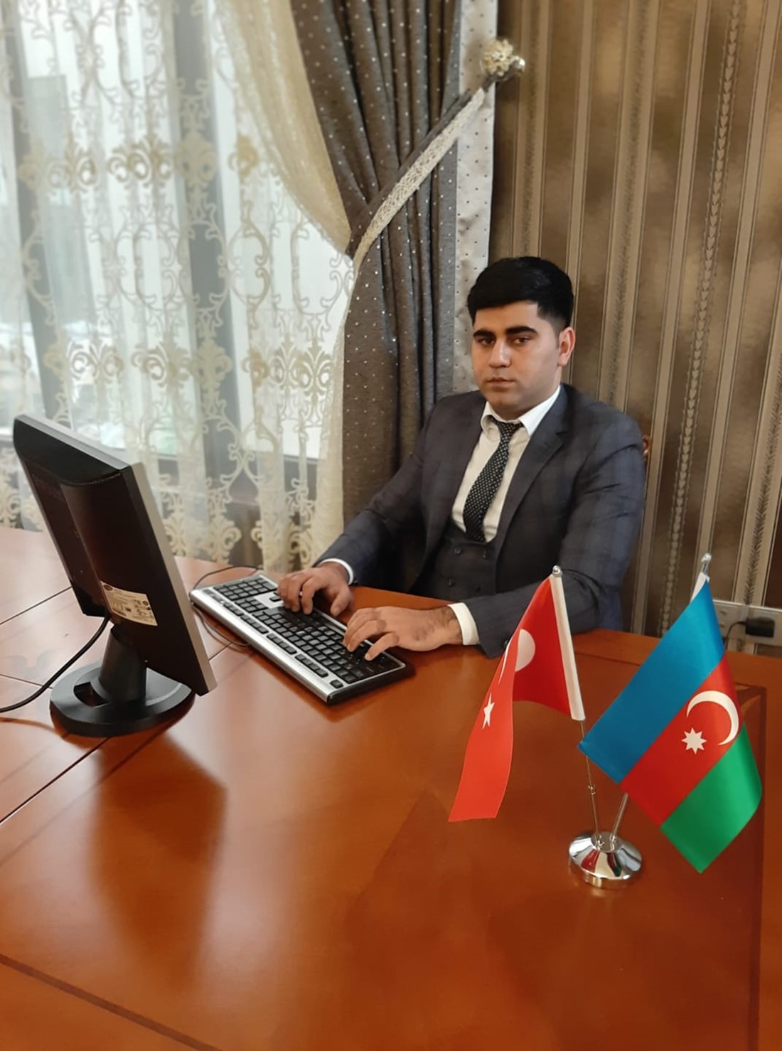 ADBTIA öğrencisi Elmin İsmayilov , “Karabağ Zaferin kutlu olsun, Anavatan”