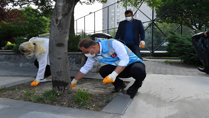 BAŞKAN ÇALIK BEYLİKDÜZÜ’NDEKİ TEMİZLİK ÇALIŞMALARINA KATILDI