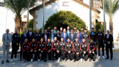 Cumhurbaşkanı Ersin Tatar, Londra Karması Futbol Takımı’nı kabul etti