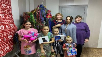 Наборы для творчества, спортинвентарь, техника: «Единая Россия» исполняет новогодние желания детей по всей стране