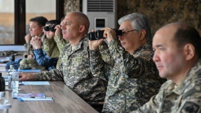 Devlet başkanı Batyl toytarys-2023 stratejik komuta ve personel askeri tatbikatlarını ziyaret etti