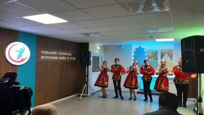 “Birleşik Rusya Kadın Hareketi” Tula bölgesindeki savaş ve emek gazileri hastanesinde konser düzenledi