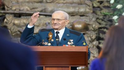 Büyük Vatanseverlik Savaşı gazisi Nikolai Imchuk, “Zafer Diktesi” katılımcılarına: Zaferimizi onurlandırdığınız ve hatırladığınız için teşekkür ederiz