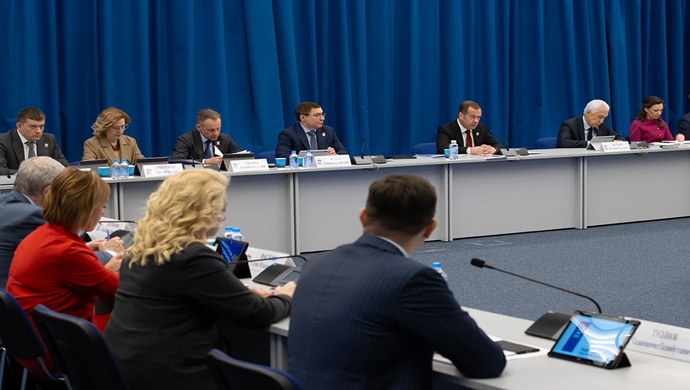 Dmitri Medvedev: Birleşik Rusya Halk Programı, insanların seçimlere gelip kazanıp kaybedecekleri bir belge değil, uzun vadeli bir eylem programıdır
