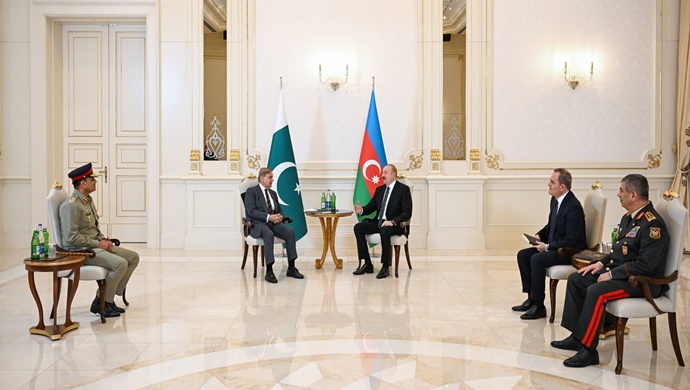 İlham Aliyev, Pakistan Başbakanı ile sınırlı formatta bir toplantı gerçekleştirdi